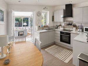 Kitchen Diner - click for photo gallery